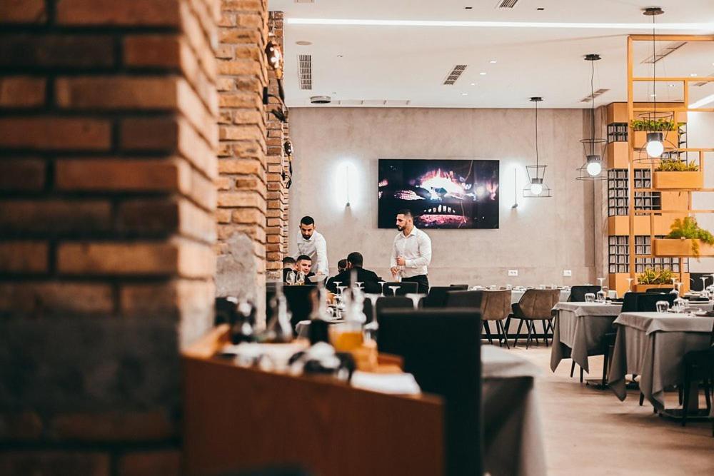 Boutique Hotel Whisky Tirana Bagian luar foto