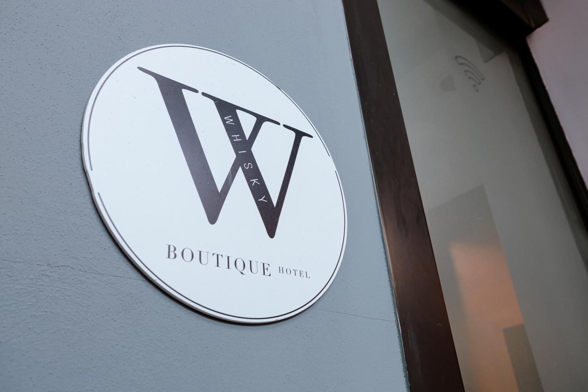Boutique Hotel Whisky Tirana Bagian luar foto