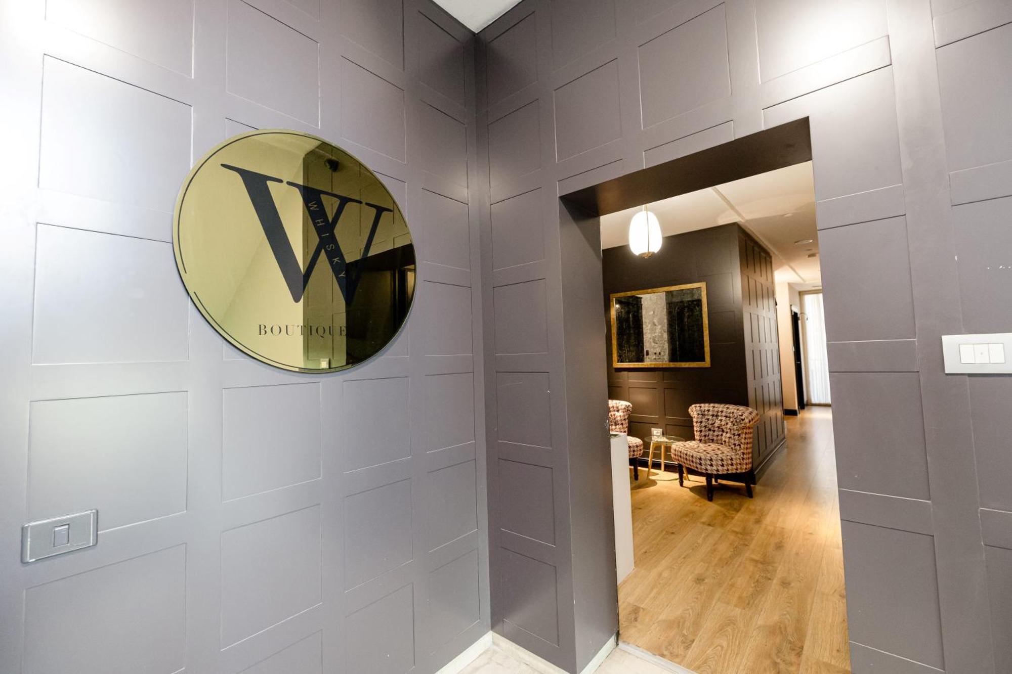 Boutique Hotel Whisky Tirana Bagian luar foto