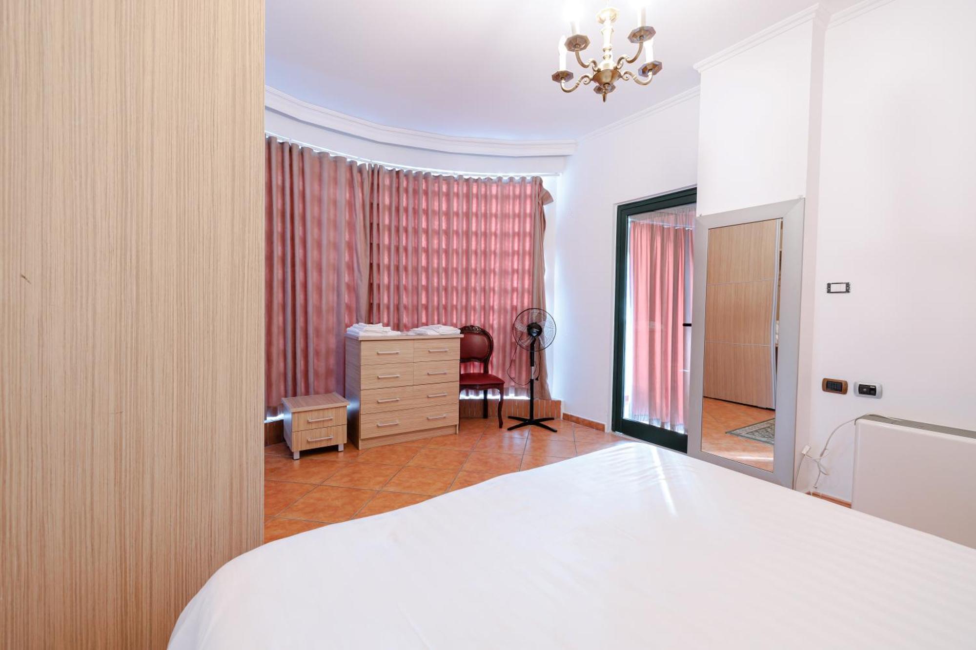 Boutique Hotel Whisky Tirana Ruang foto