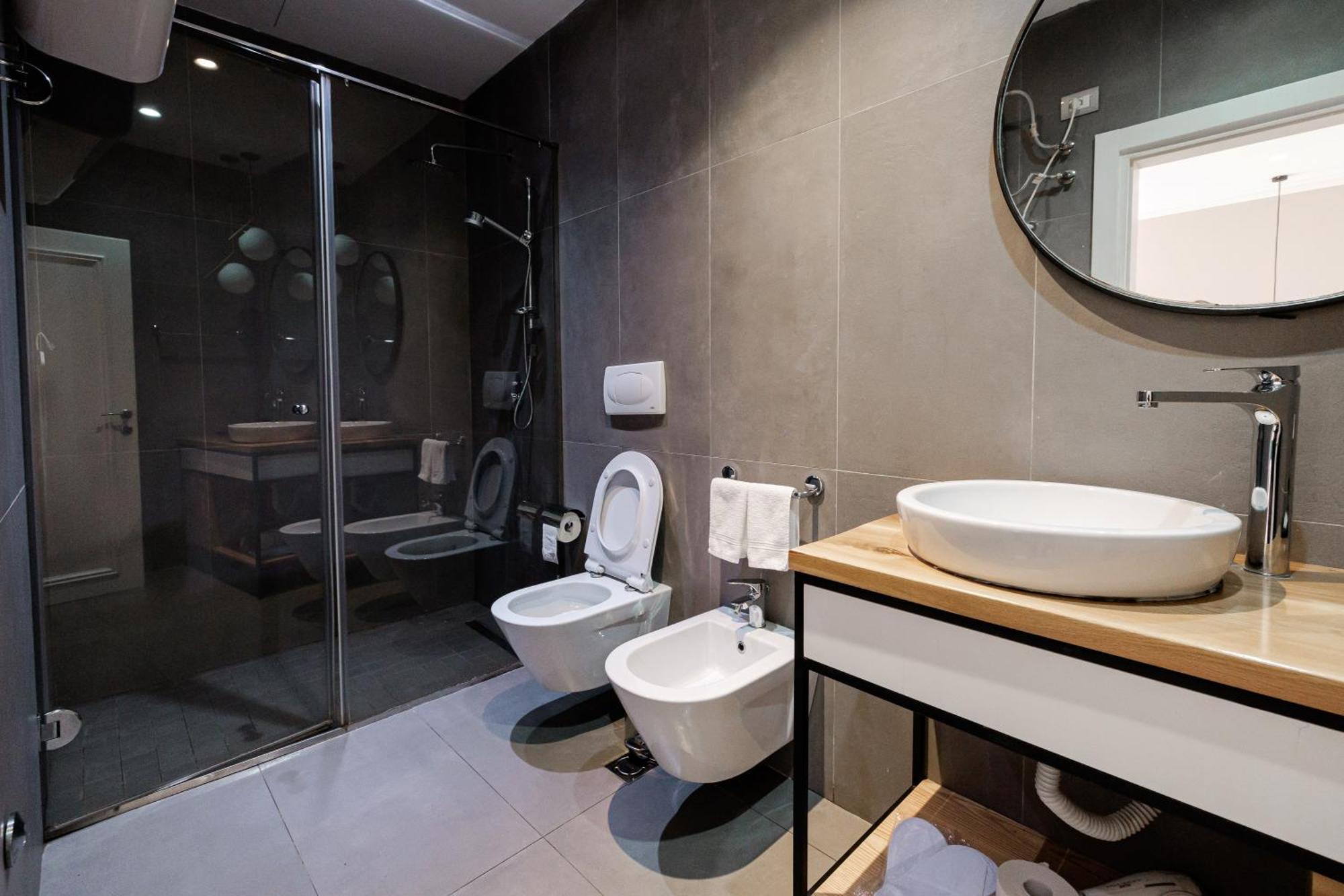 Boutique Hotel Whisky Tirana Bagian luar foto