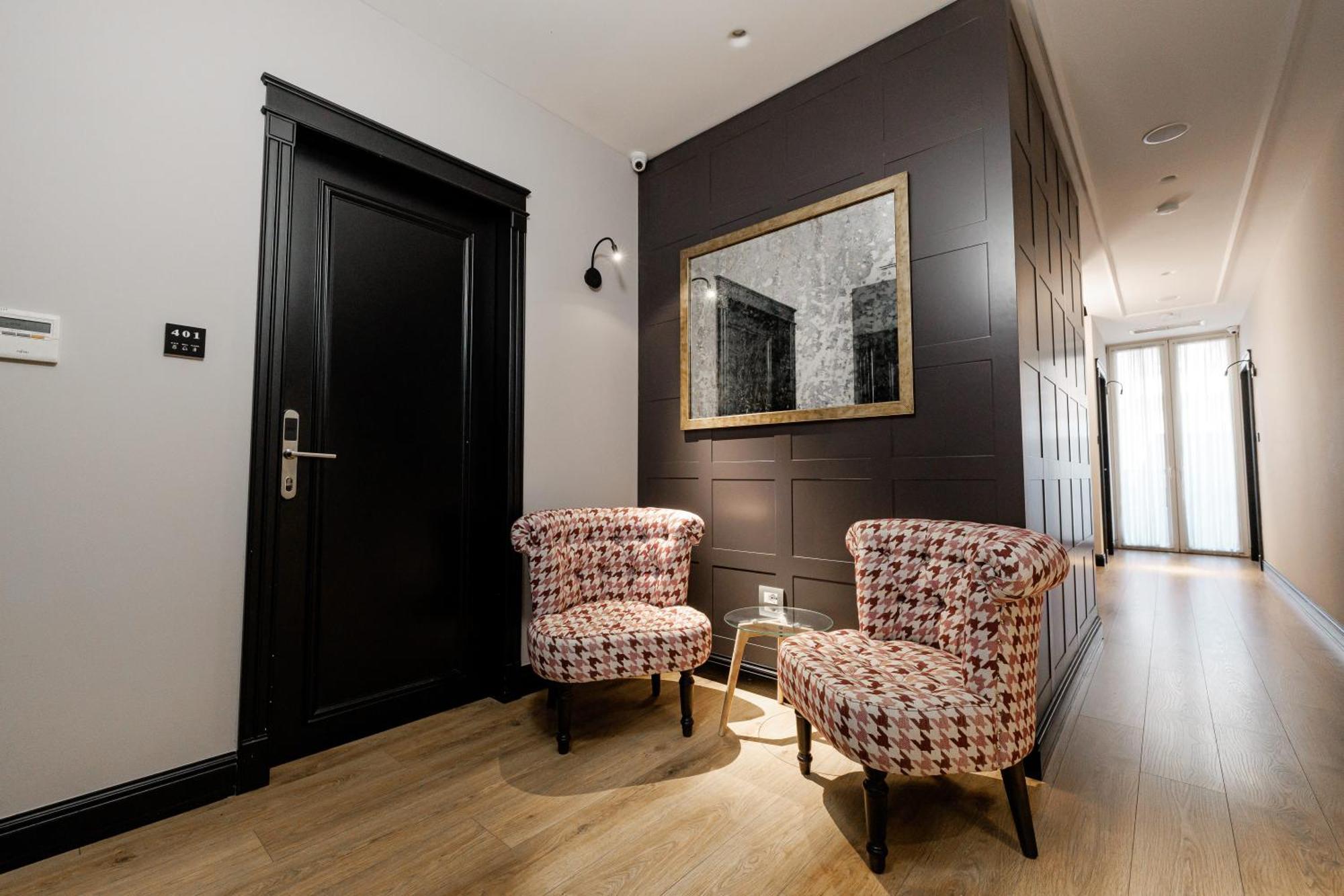 Boutique Hotel Whisky Tirana Bagian luar foto