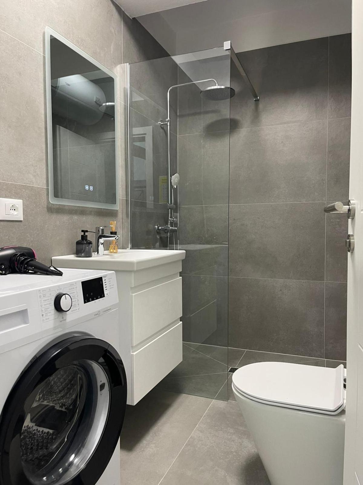 Boutique Hotel Whisky Tirana Bagian luar foto